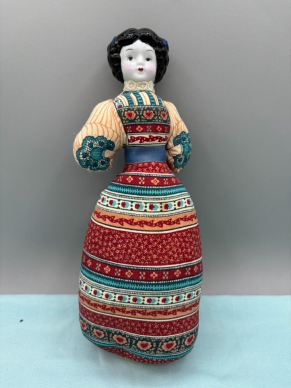 Avon American Vintage Heirloom Doll 1980's Porcelain Head Cloth Body Taiwan